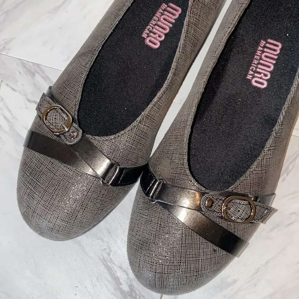 Munro Silver Buckle Flats 7.5 Like New